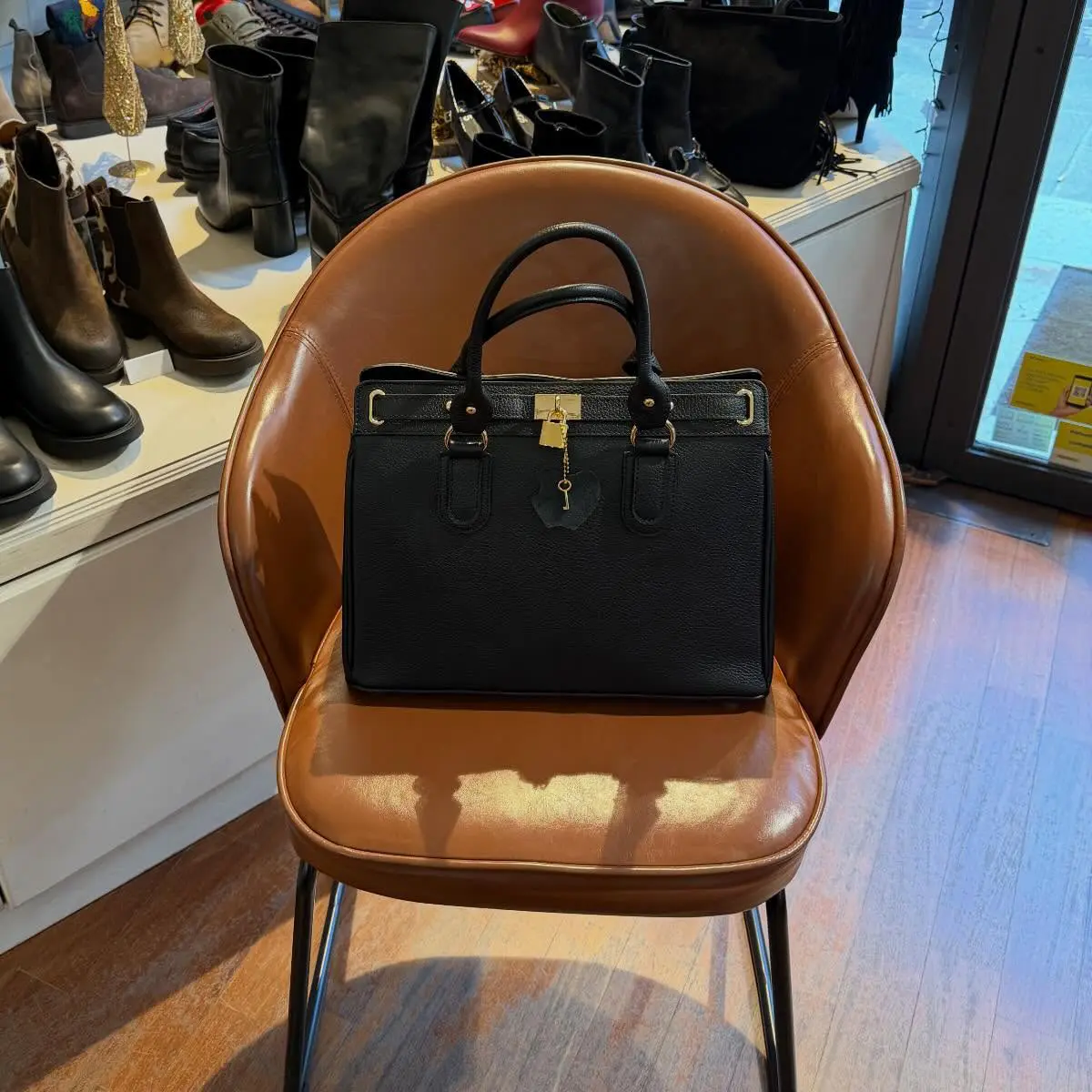 Borsa a spalla nera in pelle